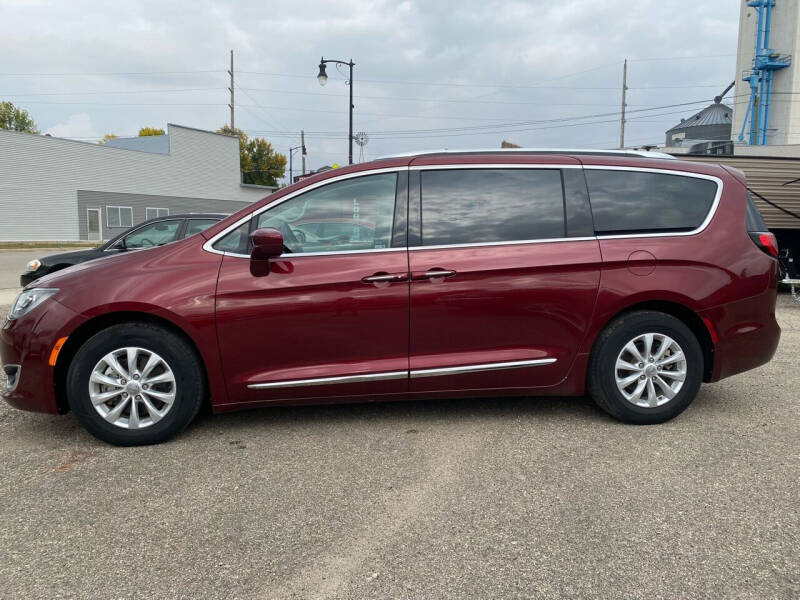 2018 Chrysler Pacifica for sale at Main Street Motors in Wheaton MN