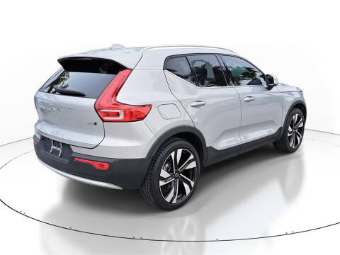 2024 Volvo XC40 B5 Plus Bright Theme