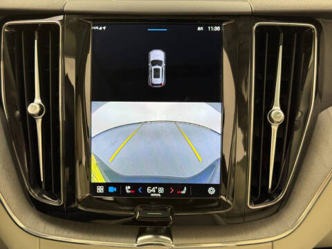 2023 Volvo XC60 B5 Plus Dark Theme