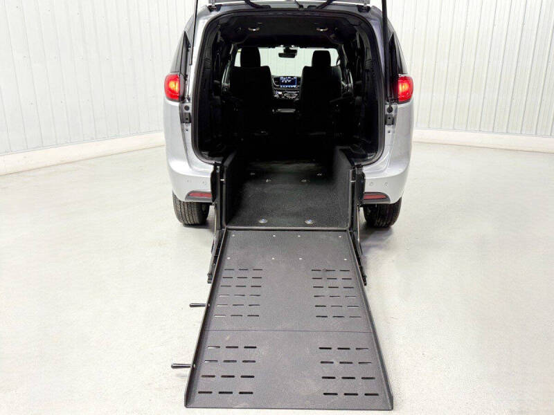 2026 Chrysler Voyager LX