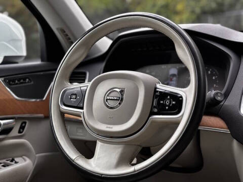 2021 Volvo XC90 T6 Momentum 7-Passenger
