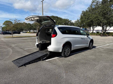 2021 Chrysler Voyager LX