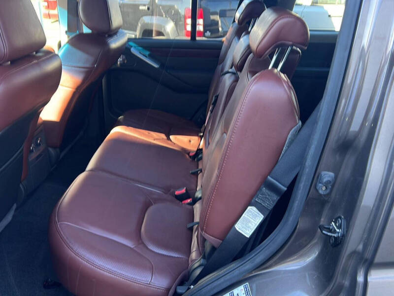 2008 Nissan Pathfinder LE