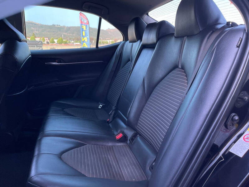 2019 Toyota Camry SE