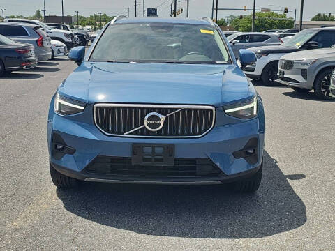 2024 Volvo XC40 B5 Plus Bright Theme