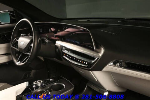 2024 Cadillac LYRIQ Luxury 1