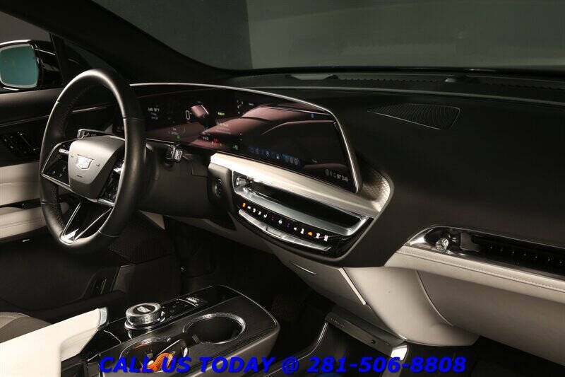 2024 Cadillac LYRIQ Luxury 1