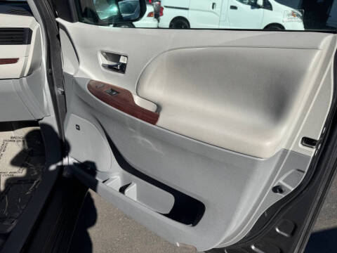 2012 Toyota Sienna XLE 8-Passenger