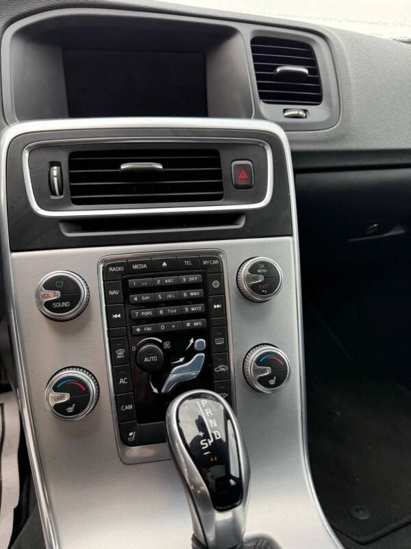 2017 Volvo V60 T5 Premier