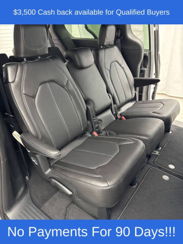 2026 Chrysler Pacifica Select