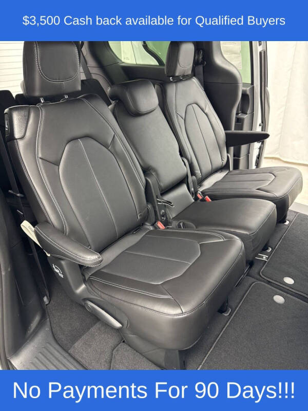 2026 Chrysler Pacifica Select