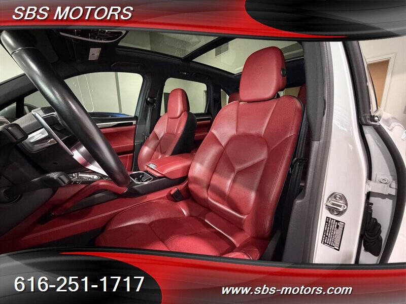 2017 Porsche Cayenne Platinum Edition