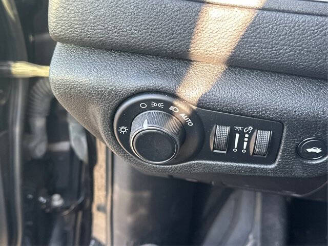 2016 Chrysler 200 LX