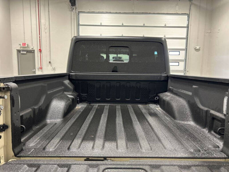 2022 Jeep Gladiator Sport
