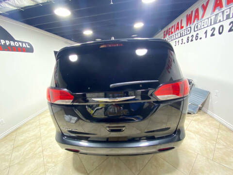 2023 Chrysler Voyager LX