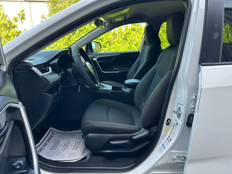 2020 Toyota RAV4 Hybrid LE