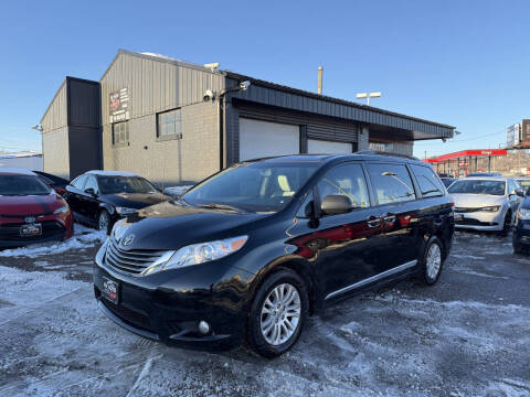 2013 Toyota Sienna XLE 8-Passenger