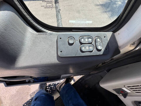 2016 International 4300 NO CDL Required
