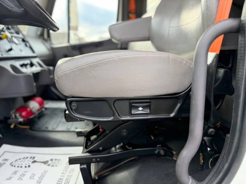 2020 Freightliner M2 106