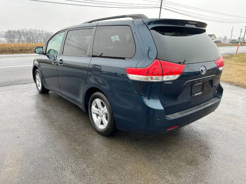 2012 Toyota Sienna LE 7-Passenger Auto Access Seat