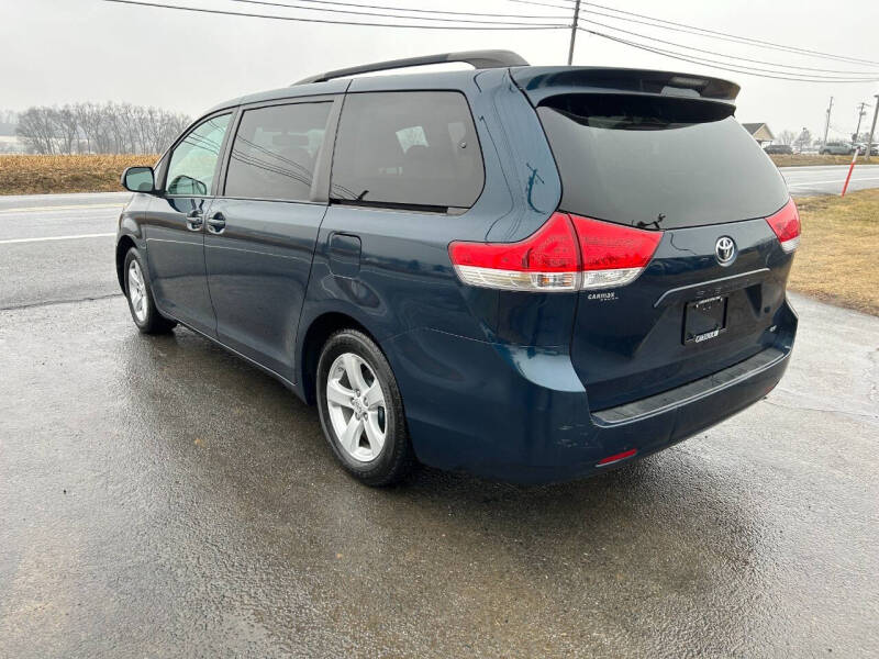 2012 Toyota Sienna LE 7-Passenger Auto Access Seat