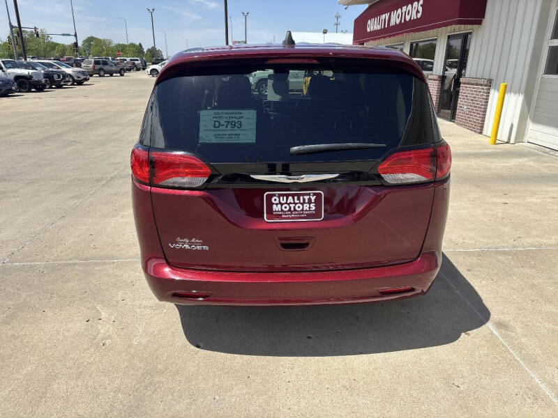 2023 Chrysler Voyager LX