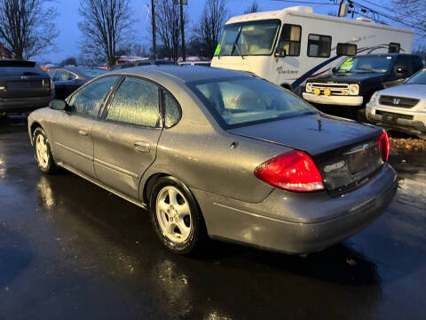 2004 Ford Taurus SE