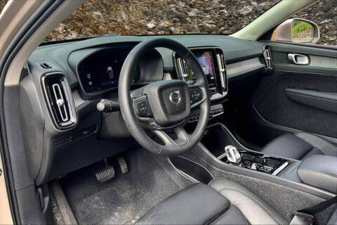 2023 Volvo XC40 B5 Plus Bright Theme