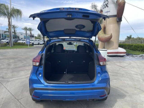2023 Nissan Kicks SR
