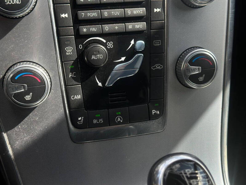 2017 Volvo XC60 T6 Dynamic