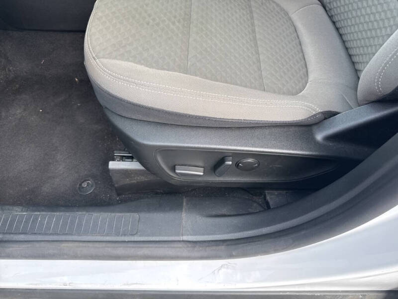 2022 Ford Escape Hybrid SE