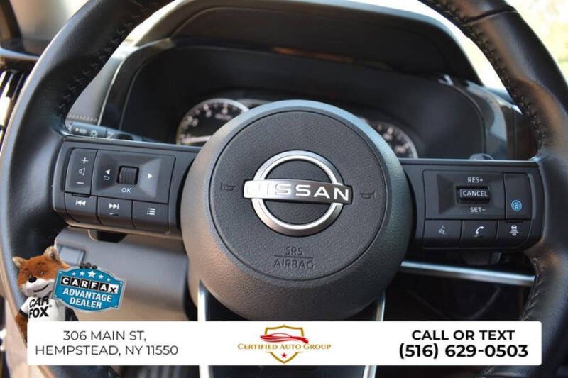 2025 Nissan Pathfinder SV