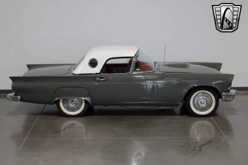 1957 Ford Thunderbird