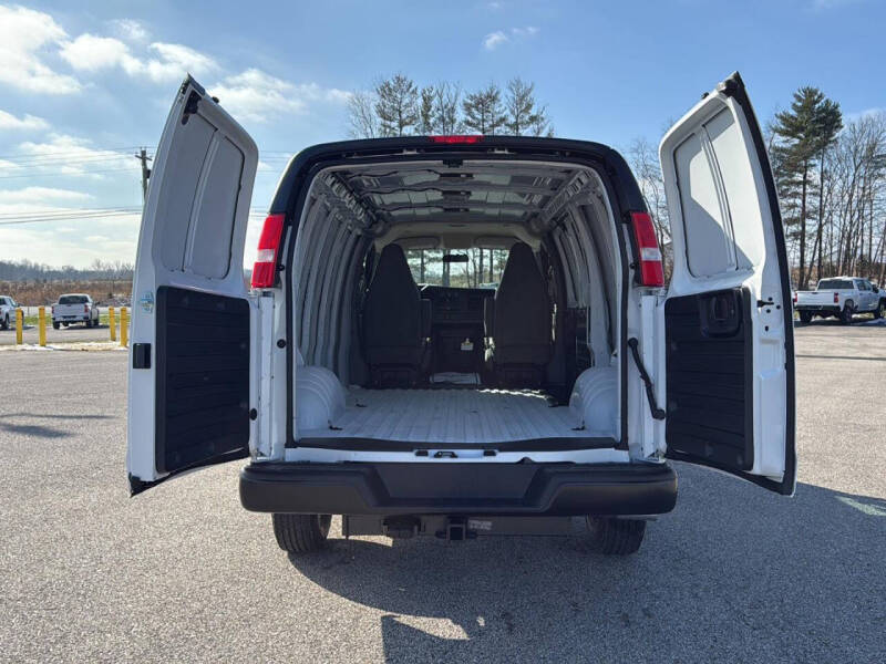 2025 Chevrolet Express 2500