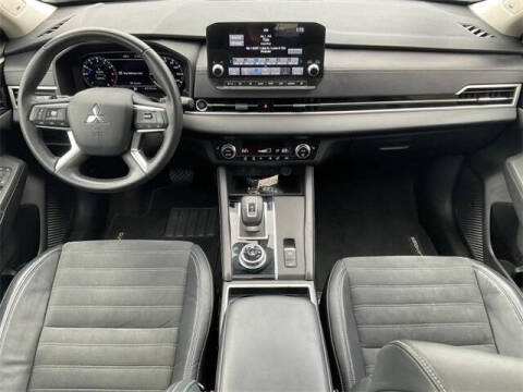 2023 Mitsubishi Outlander SE