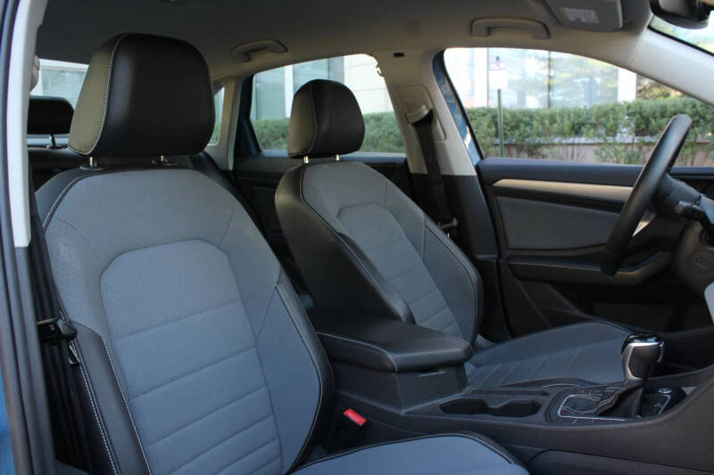 2025 Volkswagen Jetta SE