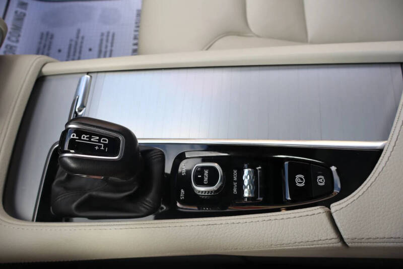 2017 Volvo XC90 T5 Momentum