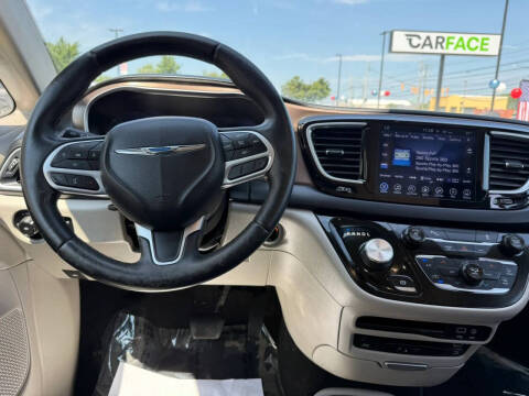 2017 Chrysler Pacifica Touring-L Plus