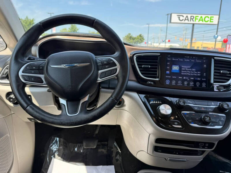 2017 Chrysler Pacifica Touring-L Plus