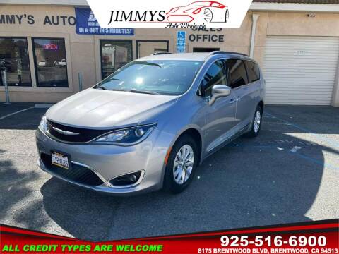 2017 Chrysler Pacifica for sale at JIMMY'S AUTO WHOLESALE in Brentwood CA