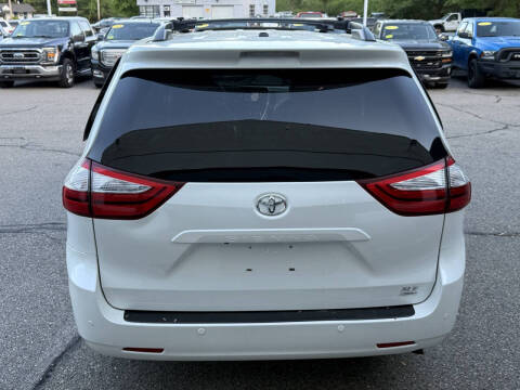 2017 Toyota Sienna XLE 7-Passenger