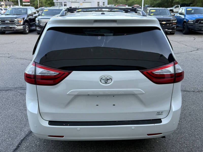 2017 Toyota Sienna XLE 7-Passenger