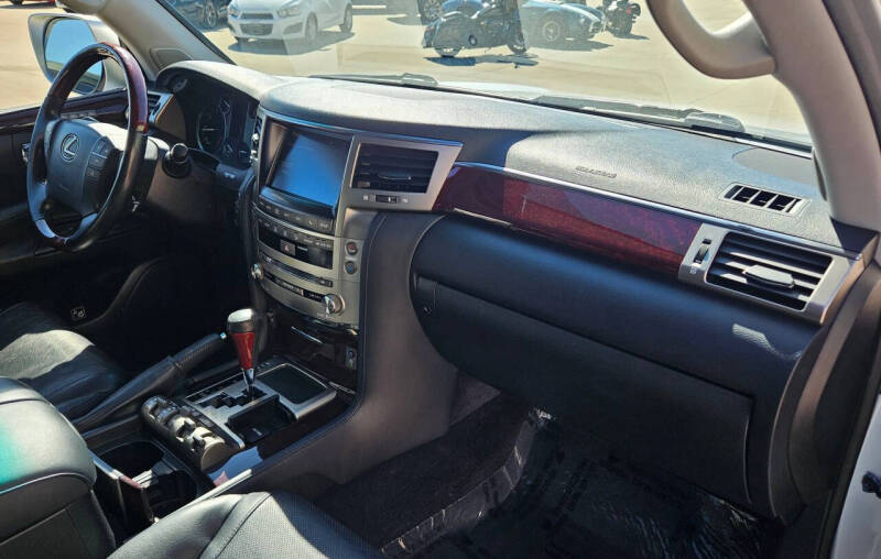 2014 Lexus LX 570