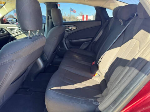 2016 Chrysler 200 LX