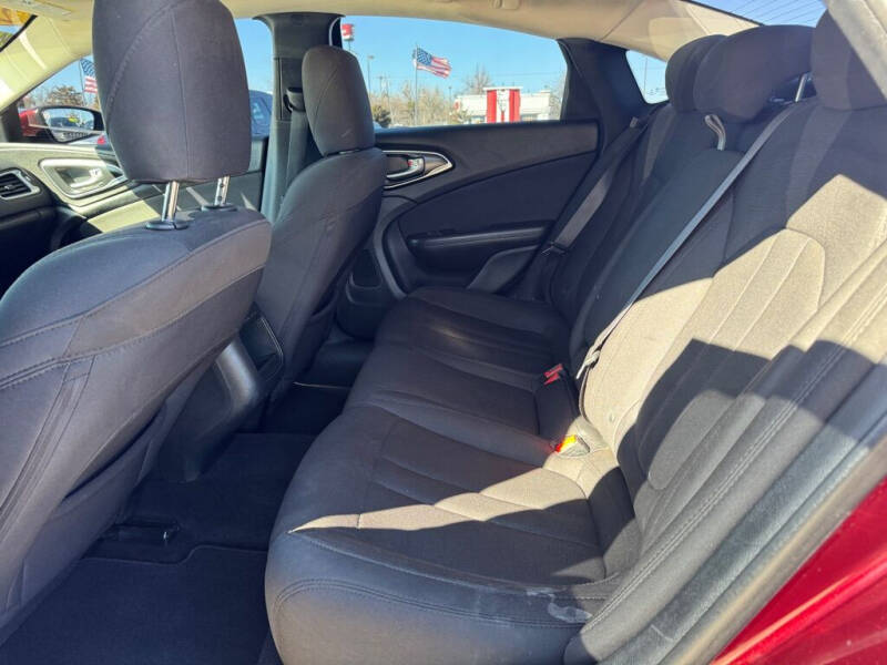 2016 Chrysler 200 LX