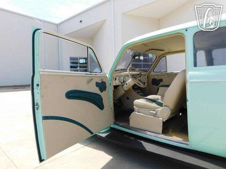 1939 Pontiac Silver Streak