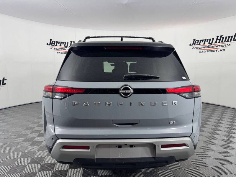 2024 Nissan Pathfinder SL