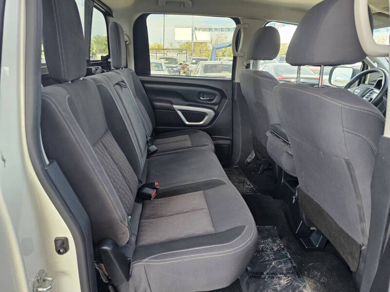 2022 Nissan Titan SV