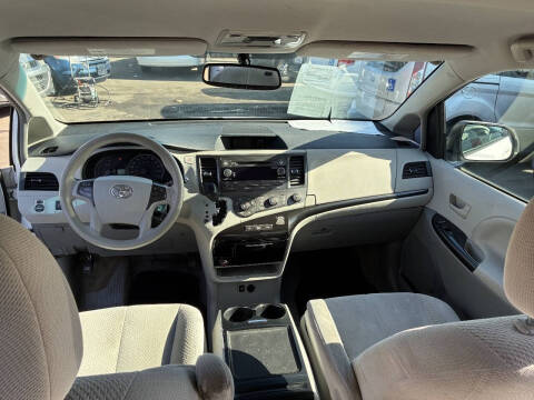 2012 Toyota Sienna LE 8-Passenger