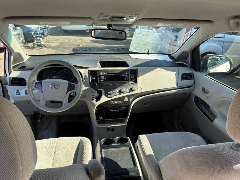 2012 Toyota Sienna LE 8-Passenger